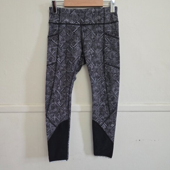 Lululemon Tight Stuff Tight II (25") Formation Alpine White Black - Picture 2 of 9